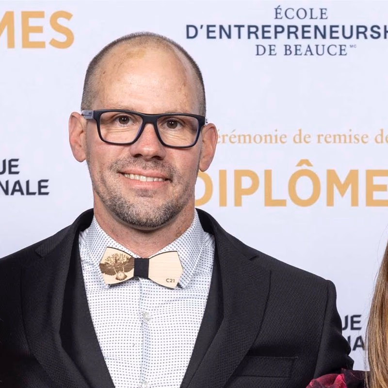 Photo de profil LinkedIn d’Érick Grandmont, fondateur de DNAxFIT