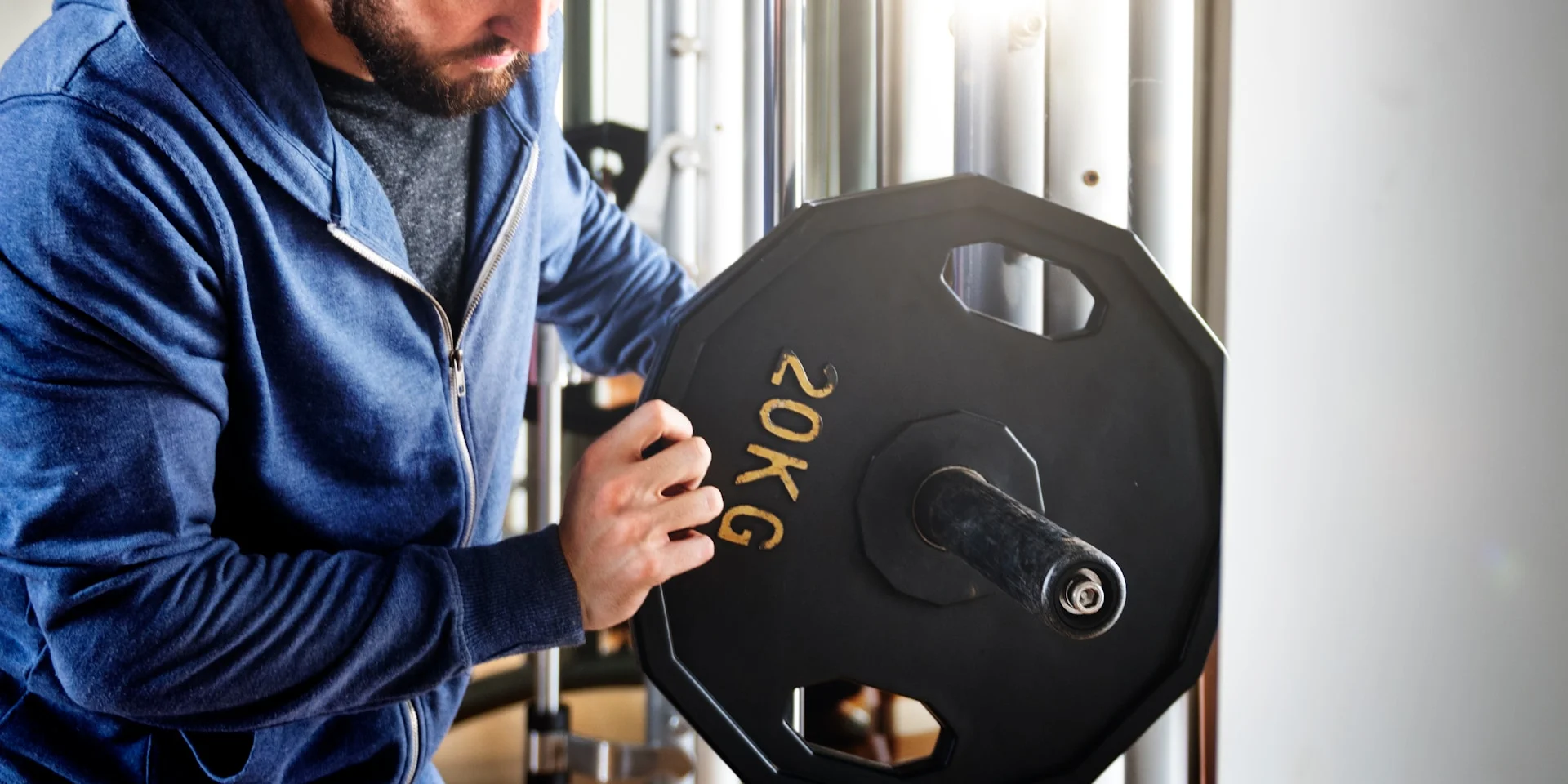 Installation d'équipement de gym commercial par une équipe technique