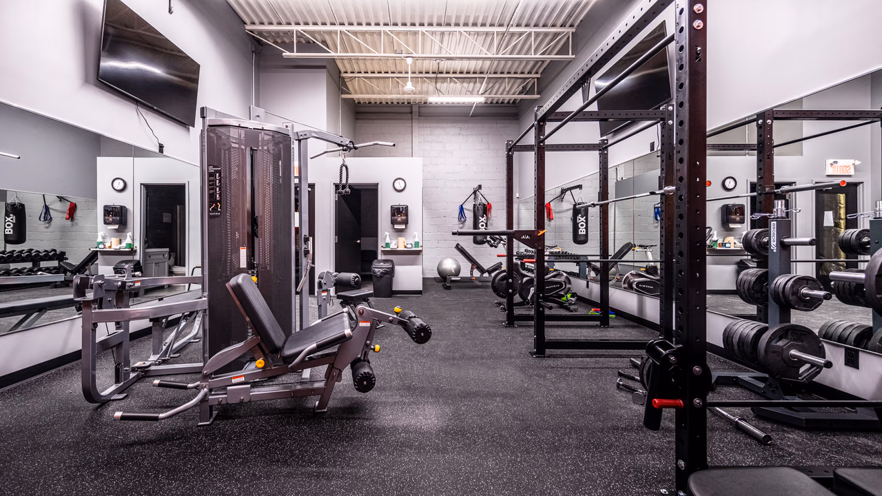 Gicleurs F.F. corporate gym in Granby with racks, free weights and machines.