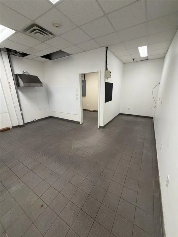 Ancien atelier de cuisine avant sa conversion en gym APPHBM.