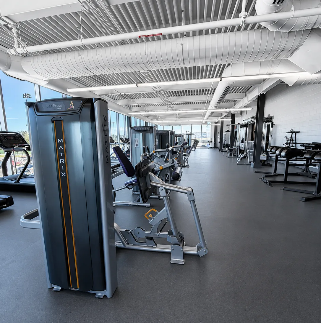 Espace fitness lumineux adapté à une utilisation partagée